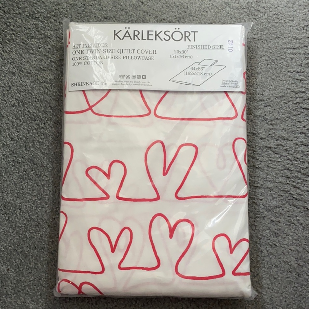 Twin size quilt cover New in package y2k print